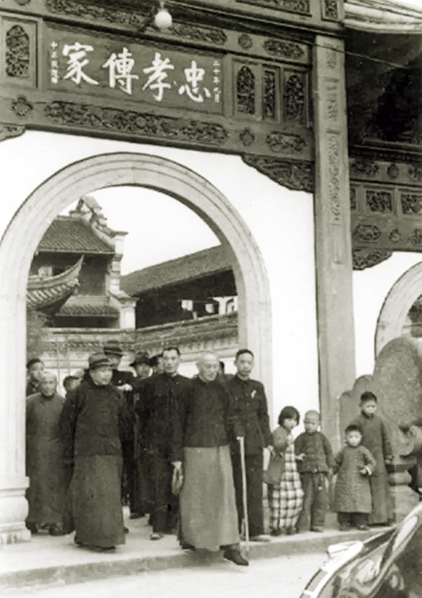 一生奉行孝道的蒋介石1949年1月身前最后一次返回奉化老家